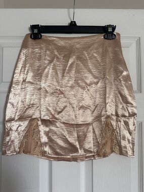 Women’s Metallic Gold Satin Lace-Trim Mini Skirt